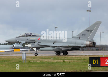 Italienisch Eurofigher Taifun (EF2000) auf dem Taxi an RAF Waddington, 4. September 2019. Stockfoto