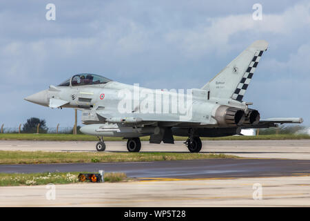 Italienische Eurofighter Typhoon auf Taxi weg an RAF Waddington, 4. September 2019 Stockfoto
