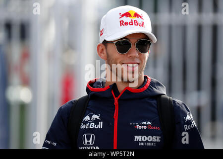 Monza, Italien. 07 Sep, 2019. Pierre Gasly von Red Bull Toro Rosso Honda im Fahrerlager während des F1 Grand Prix von Italien: Marco Canoniero/Alamy leben Nachrichten Stockfoto