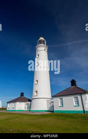 Nash Point Lighthouse und seiner ehemaligen keeper Cottages mit Blick auf den Kanal von Bristol, Glamorgan, Wales, Großbritannien Stockfoto