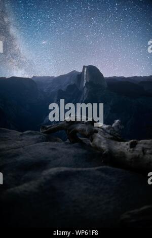 Milchstraße über Half Dome Stockfoto