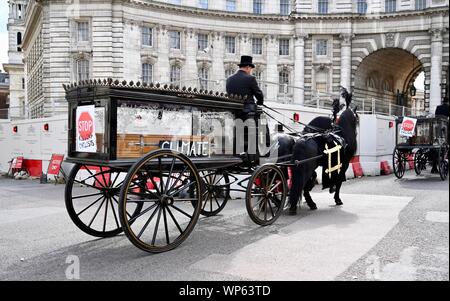 London. Vereinigtes Königreich 7. September 2019. Nationale Trauerfeier für die Unbekannten Radfahrer gehostet vom Aussterben Rebellion. Nationale Radfahren Protest & Die-In. Trafalgar Square in London. UK Credit: michael Melia/Alamy leben Nachrichten Stockfoto