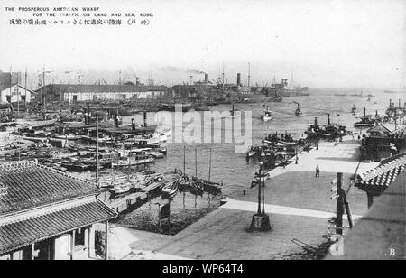 [1920s Japan - Boote im Hafen von Kobe] - Hafen startet am Meriken Hatoba (Amerikanische Anlegestelle), seit vielen Jahren die wichtigsten Pier in Kobe. Als der Hafen entwickelt, Meriken Hatoba verlor ihre Bedeutung als Ort der Einreise und 1987 den Pier endlich verschwunden, wie es in Meriken Park aufgenommen wurde. Meriken ist die lokale Aussprache von Amerikanischen. 20. jahrhundert alte Ansichtskarte. Stockfoto