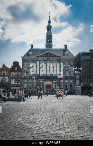 Den Bosch, Niederlande, 24. Mai 2015: Das mittelalterliche Rathaus von 's-Hertogenbosch in den Niederlanden Stockfoto