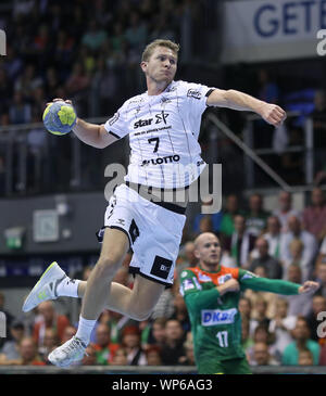 Magdeburg, Deutschland. 07 Sep, 2019. Handball: Bundesliga, SC Magdeburg - THW Kiel, 4. Spieltag. Magnus Landin Jacobsen aus Kiel am Sprung werfen. Credit: Ronny Hartmann/dpa-Zentralbild/dpa/Alamy leben Nachrichten Stockfoto