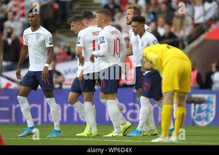 London, Großbritannien. 07 Sep, 2019. England feiern, nachdem Harry Kane (2. R) ihr viertes Ziel während der UEFA EURO 2020 Qualifikation Gruppe ein Match zwischen England und Bulgarien im Wembley Stadion am 7. September 2019 in London, England zählte. (Foto von Matt Bradshaw/phcimages.com) Credit: PHC Images/Alamy leben Nachrichten Stockfoto