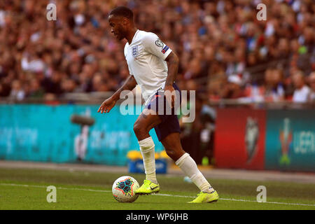 London, Großbritannien. 07 Sep, 2019. Raheem Sterling von England in Aktion. UEFA Euro 2020 Qualifikation, Gruppe A Match, England v Bulgarien im Wembley Stadion in London am Samstag, den 7. September 2019. Bitte beachten Sie die Bilder sind nur für den redaktionellen Gebrauch bestimmt. EDITORIAL NUR VERWENDEN. pic von Steffan Bowen/Andrew Orchard sport Fotografie/Alamy Live news Credit: Andrew Orchard sport Fotografie/Alamy leben Nachrichten Stockfoto