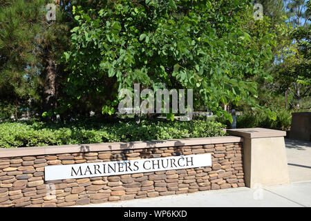 IRVINE, Kalifornien - September 7, 2019: Seemänner Kirche Gehweg Zeichen, eine nicht-konfessionelle, Christliche Kirche im Zentrum von Orange County. Stockfoto