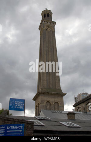 Der viktorianische Standrohr Turm an der Londoner Museum von Wasser und Dampf, Brentford, West London, England Stockfoto