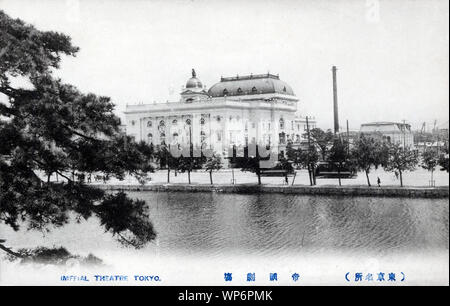 [1910s Japan - Imperial Theater in Tokio] - Der teikoku Gekijo (帝国劇場, Imperial Theater) in Tokio. Auch als die Imperial Garden Theater, es war im Jahre 1910 (Meiji 43) gegründet und im Jahre 1911 (Meiji 44) abgeschlossen. Das Theater wurde Japans erste westliche Theater staging erste nicht-japanischen Theater Programme. Es wurde entworfen von Tamisuke 横河民輔, Yokogawa (1864-1945) und in der marunouchi Bezirk gelegen, direkt gegenüber des Imperial Palace. 20. jahrhundert alte Ansichtskarte. Stockfoto