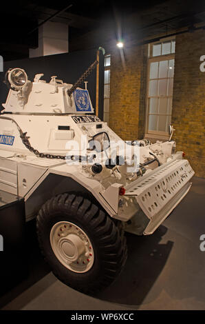 Frettchen Mk II, 4x4 Scout Car (Weiß UN). British Post-WW2 4 x 4 armoured reconnaissance Fahrzeug, Crew von 2, von Rolls-Royce B60 6-Zylinder Benziner Stockfoto