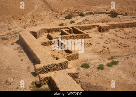 Israel, historischen Masada aka Massada. Überblick über die Ruinen von Camp C. in der Nähe der Belagerung Wand. Stockfoto