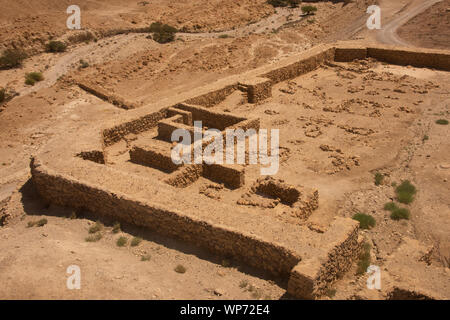 Israel, historischen Masada aka Massada. Überblick über die Ruinen von Camp C. in der Nähe der Belagerung Wand. Stockfoto