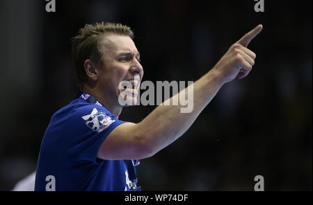 Magdeburg, Deutschland. 07 Sep, 2019. Handball: Bundesliga, SC Magdeburg - THW Kiel, 4. Spieltag. Die Kieler coach Filip Jicha ist auf dem Spielfeld. Credit: Ronny Hartmann/dpa-Zentralbild/dpa/Alamy leben Nachrichten Stockfoto