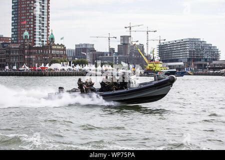 ROTTERDAM, Niederlande. 06 Sep, 2019. Wereldhavendagen 2019, Royal Dutch Marines während des Wereldhavendagen Credit: Pro Schüsse/Alamy leben Nachrichten Stockfoto