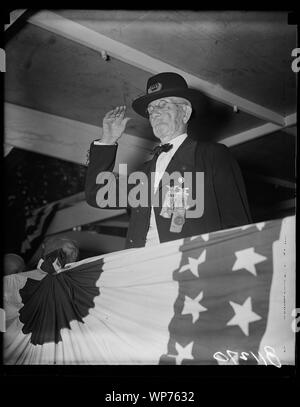 Letzte review, Washington, D.C., Sept. 23. Commander-in-Chief der Großen Armee der Republik, Oley Nelson, Bewertungen, seine Kameraden von "65", wie sie bis heute marschierten historischer Pennsylvania Avenue. Eine Funktion von jedem G.A.R. Lager, die Parade heute möglicherweise die letzte für die abnehmende Reihen der Bürgerkrieg Helden werden. Stockfoto