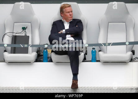 Hamburg, Deutschland. 06 Sep, 2019. HAMBURG, 06-09-2019, Volkspark Stadion, Fußball EM-Qualifikationsspiel Deutschland - Niederlande. Ronald Koeman während des Spiels Deutschland - Niederlande Credit: Pro Schüsse/Alamy leben Nachrichten Stockfoto