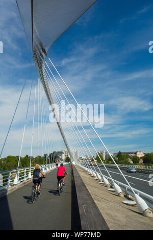 Frankreich, Loir-et-Cher (45), Orleans, Europas Brücke, erbaut im Jahr 2000, es ist der 5. Brücke der Stadt Loire Fluss zu überqueren Stockfoto