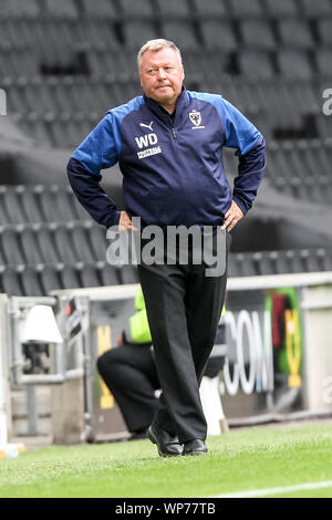 Milton Keynes, UK. 07 Sep, 2019. AFC Wimbledon Manager Wally Downes während der efl Sky Bet Liga 1 Übereinstimmung zwischen Milton Keynes Dons und AFC Wimbledon bei Stadion: mk, Milton Keynes, England am 7. September 2019. Foto von Ken Funken. Nur die redaktionelle Nutzung, eine Lizenz für die gewerbliche Nutzung erforderlich. Keine Verwendung in Wetten, Spiele oder einer einzelnen Verein/Liga/player Publikationen. Credit: UK Sport Pics Ltd/Alamy leben Nachrichten Stockfoto