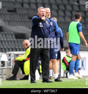 Milton Keynes, UK. 07 Sep, 2019. AFC Wimbledon Manager Wally Downes während der efl Sky Bet Liga 1 Übereinstimmung zwischen Milton Keynes Dons und AFC Wimbledon bei Stadion: mk, Milton Keynes, England am 7. September 2019. Foto von Ken Funken. Nur die redaktionelle Nutzung, eine Lizenz für die gewerbliche Nutzung erforderlich. Keine Verwendung in Wetten, Spiele oder einer einzelnen Verein/Liga/player Publikationen. Credit: UK Sport Pics Ltd/Alamy leben Nachrichten Stockfoto