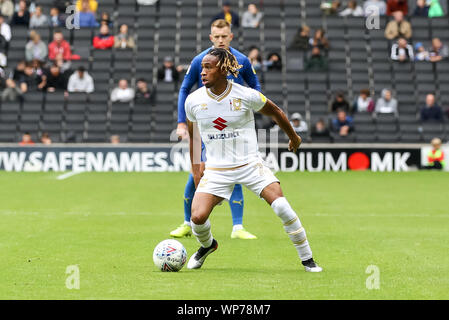 Milton Keynes, UK. 07 Sep, 2019. David Kasumu von MK Dons in Aktion während der efl Sky Bet Liga 1 Übereinstimmung zwischen Milton Keynes Dons und AFC Wimbledon bei Stadion: mk, Milton Keynes, England am 7. September 2019. Foto von Ken Funken. Nur die redaktionelle Nutzung, eine Lizenz für die gewerbliche Nutzung erforderlich. Keine Verwendung in Wetten, Spiele oder einer einzelnen Verein/Liga/player Publikationen. Credit: UK Sport Pics Ltd/Alamy leben Nachrichten Stockfoto