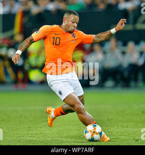 Hamburg, Deutschland. 06 Sep, 2019. HAMBURG, 06-09-2019, Volkspark Stadion, Niederlande player Memphis Depay während des Spiels Deutschland - Niederlande 2-4. Credit: Pro Schüsse/Alamy leben Nachrichten Stockfoto