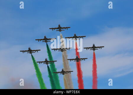 Ferrara, Italien - 07 September 2019: Frecce Tricolori (Dreifarbige Pfeile) Italienische akrobatische Flugzeuge Team während der Ausstellung über Ferrara, Italien. Airshow Stockfoto