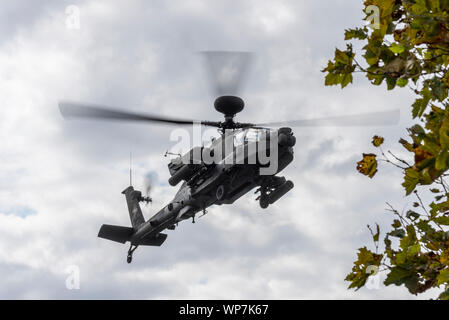 US-Armee AH-64 Apache gunship Landung am Defence and Security Equipment International DSEI arme Fair Trade Show, ExCel, London, UK Stockfoto