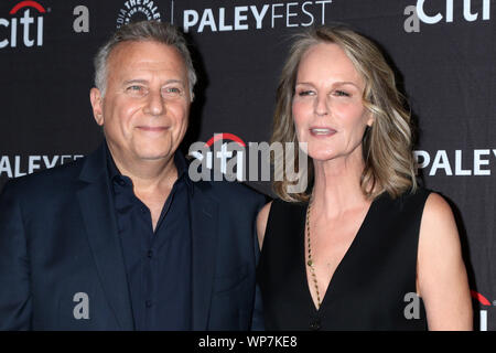 September 7, 2019, Beverly Hills, CA, USA: LOS ANGELES - SEP 7: Paul Reiser, Helen Hunt an der PaleyFest Fallen TV Vorschau - ''Mad About You'' im Paley Center für Medien am 7. September 2019 in Beverly Hills, CA (Credit Bild: © Kay Blake/ZUMA Draht) Stockfoto