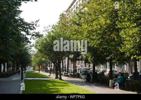 Sterben Coulée Verte René-Dumont ist ein 4,5 Kilometer langer Parkwanderweg, der zunächst entlang der Avenue Daumesnil im 12. Arrondissement von Paris füh Stockfoto