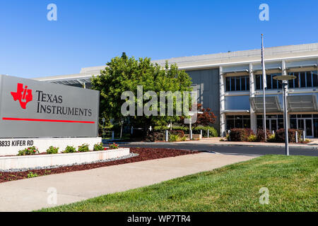August 31, 2019 Santa Clara/CA/USA - Texas Instruments Inc (TI) HQ im Silicon Valley; TI ist eine US-amerikanische Technologiekonzern, Designs und manufa Stockfoto