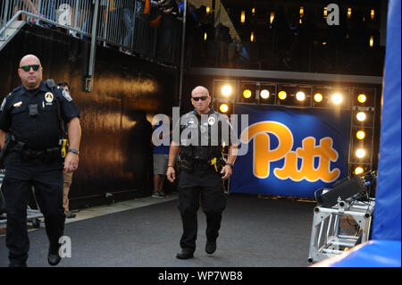 Pittsburgh, PA, USA. 7. Sep 2019. Pittsburgh Polizei während der Pitts Panthers vs Ohio Bobcats am Heinz Feld in Pittsburgh, PA. Jason Pohuski/CSM/Alamy leben Nachrichten Stockfoto