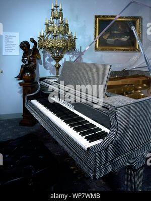 Liberace's Piano und kandelaber am Liberace Museum, Las Vegas, Nevada Stockfoto