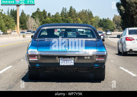 August 23, 2019 Pleasanton/CA/USA - 1970 Chevrolet Chevelle fahren auf der Autobahn in der San Francisco Bay Area. Stockfoto