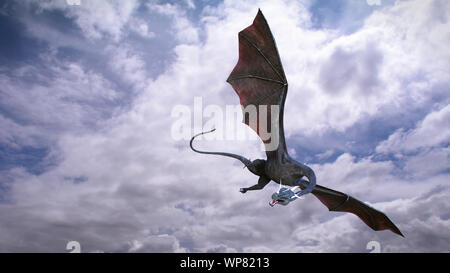 Dragon, geflügelte Kreatur durch den Himmel fliegen Stockfoto