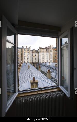 Passage Jouffroy ist eine überdachte Ladenpassage mit Glasdach aus der Mitte des 19. Jahrhunderts im 9. Arrondissement in Paris. 10-12 Boulevard M Stockfoto