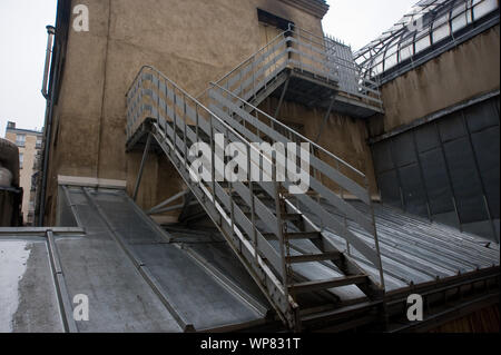 Passage Jouffroy ist eine überdachte Ladenpassage mit Glasdach aus der Mitte des 19. Jahrhunderts im 9. Arrondissement in Paris. 10-12 Boulevard M Stockfoto