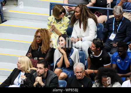 New York, USA. 07 Sep, 2019. Meghan Markle, Herzogin von Sussex, Uhren Serena Williams aus den USA in Aktion gegen Bianca Andreescu von Kanada zusammen mit Anna Wintour, Venus Williams und Serena's Ehemann Alexis ohanian bei Arthur Ashe Stadium am USTA Billie Jean King National Tennis Center am 07 September, 2019 in New York City. Credit: Unabhängige Fotoagentur/Alamy leben Nachrichten Stockfoto