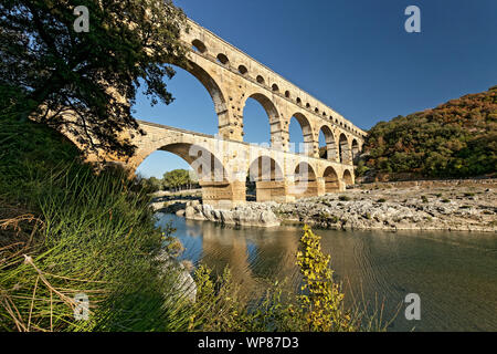 Der Pont du Gard, eine alte römische Aquädukt gebaut, um Wasser zu Nimes zu tragen. Credit: MLBARIONA/Alamy Stock Foto Stockfoto