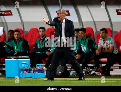 Belgrad. 7. Sep 2019. Portugals Trainer Fernando Santos reagiert während der UEFA EURO 2020 Vorrunde Gruppe B Match zwischen Serbien und Portugal in Belgrad, Serbien an Sept. 7, 2019. Credit: Predrag Milosavljevic/Xinhua Stockfoto