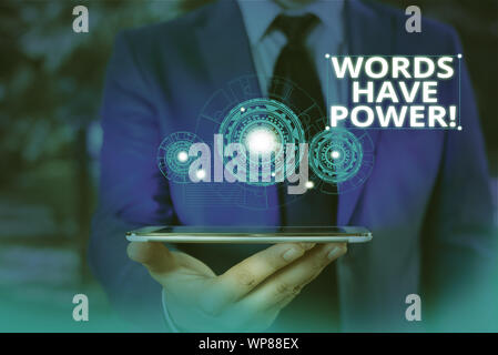 Konzeptionelle Handschrift, die Worte haben Macht. Konzept Bedeutung wie hat die Fähigkeit zu helfen heilen verletzen oder Schaden jemand Männlich tragen Anzug presenti Stockfoto