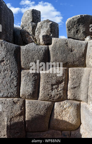 Sacsayhuaman, große Festung und Tempel Komplex durch die Inka Kultur in den Hügeln oberhalb von Cusco, Peru, Südamerika. Stockfoto