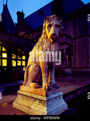 Lion Statue außerhalb George W.'s Vanderbilt Biltmore Herrenhaus, Asheville, North Carolina Stockfoto