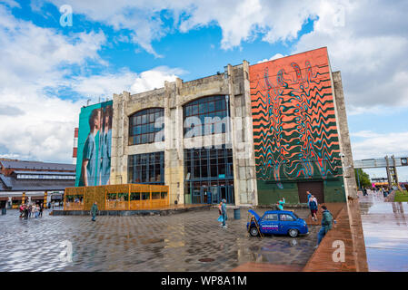 St. Petersburg, Russland - 15. August 2019: ein zentrales Gebäude der Sevkabel Port. Stockfoto