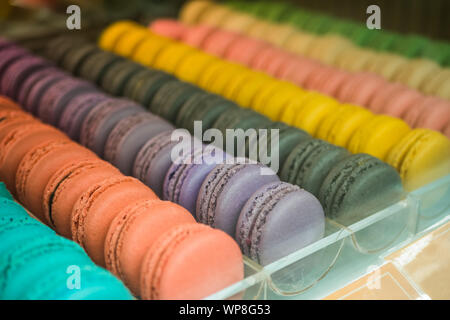 Detailansicht der bunte Macarons. Stockfoto