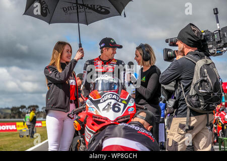 Winton, Victoria, Australien. 08.September 2019 - Australische Superbike WM Runde fünf aus Winton Motor Raceway - Rennen 1 (Runde 5) Der australische Superbike Meisterschaft Grid Walk-Nr. 46 Mike Jones Racing für Desmosport Ducati. Image credit-Brett Keating Alamy Leben Nachrichten. Stockfoto