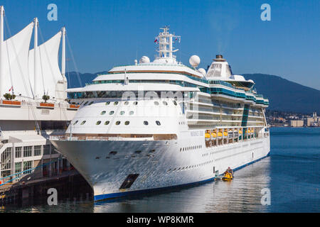 Radiance of the Seas Kreuzfahrtschiff angedockt in Vancouver zu einer Alaskakreuzfahrt Stockfoto