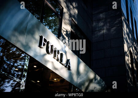 Berlin, Deutschland. 10. Juli 2019. Ein furla Store Logo in Berlin gesehen. Credit: Hendrik Osula/SOPA Images/ZUMA Draht/Alamy leben Nachrichten Stockfoto