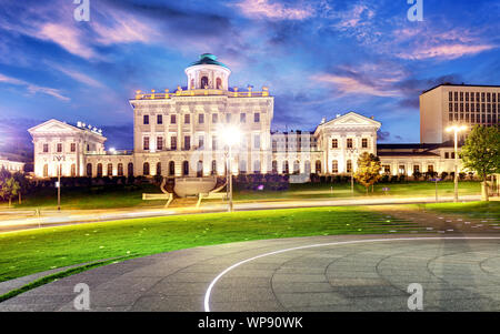 Borovitskaya Square und Pashkov Haus in der Nähe von Moskau Kreml in Moskau, Russland. Architektur und Wahrzeichen von Moskau Stockfoto