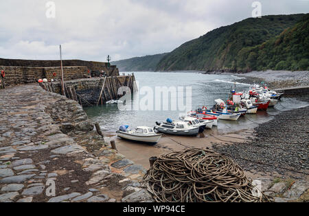 Clovelly, einem kleinen Hafen und Hillside Village in der Zeit verloren an der Küste von North Devon Stockfoto